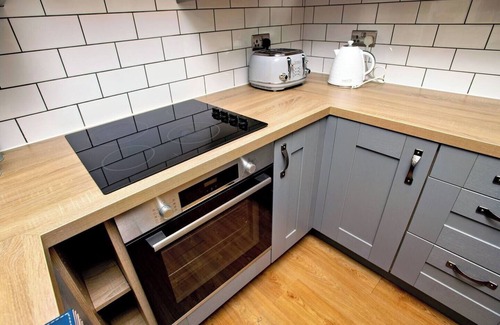 Lincoln House | Pass the Keys | Motherby 1 · Central House with a Garde