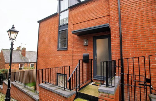 Lincoln House | Pass the Keys | Motherby 1 · Central House with a Garde