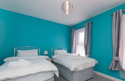 Reading House | Pass the Keys | Renovated Victorian Terrace near Reading Station