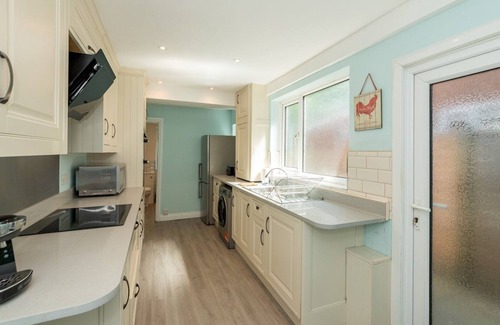 Reading House | Pass the Keys | Renovated Victorian Terrace near Reading Station