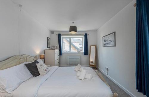Rhosneigr Apartment | Pass the Keys Sea View Apartment in centre of Rhosneigr