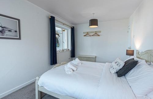 Rhosneigr Apartment | Pass the Keys Sea View Apartment in centre of Rhosneigr