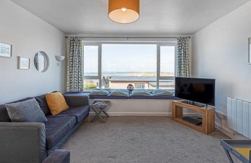Rhosneigr Apartment | Pass the Keys Sea View Apartment in centre of Rhosneigr