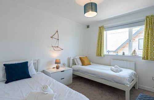 Rhosneigr Apartment | Pass the Keys Sea View Apartment in centre of Rhosneigr