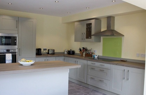 Pentrefelin House | Pass the Keys | Spacious family home close to Llandeilo