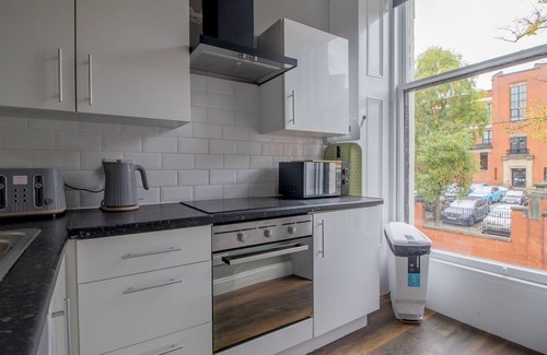 Glasgow Westend Apartment | Pass the Keys | Spacious Hillhead Haven