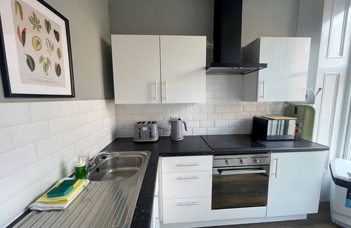 Glasgow Westend Apartment | Pass the Keys | Spacious Hillhead Haven