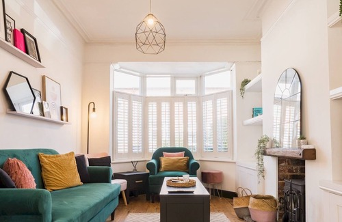 Hoole House | Pass The Keys | Stunning 3 Bed in Hoole with on street Parking