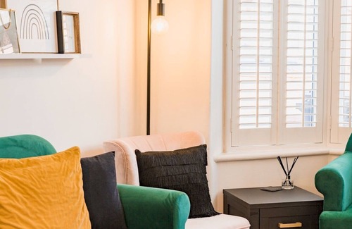 Hoole House | Pass The Keys | Stunning 3 Bed in Hoole with on street Parking