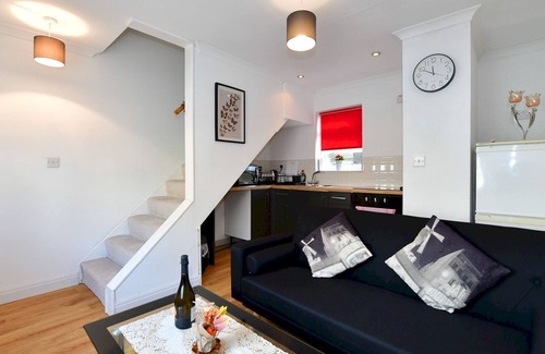 Grangetown House | Pass the Keys | Stylish House with Great location in Canton