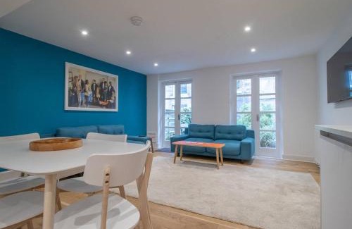 Kelvinbridge House | Pass the Keys Stylish West End Detached Mews