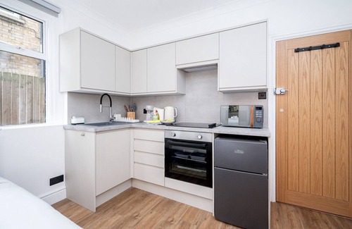 Waddon Apartment | Pass the Keys | The Nest Studio - Stylish Central Croydon Retreat