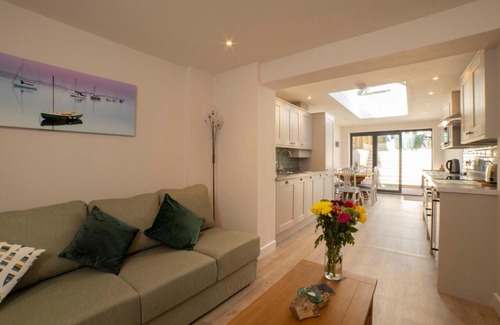 Cowes House | Pass the Keys Townhouse Cowes, Newly Refurbished Garden House