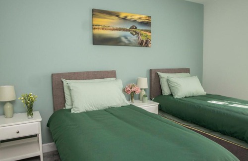 Cowes House | Pass the Keys Townhouse Cowes, Newly Refurbished Garden House