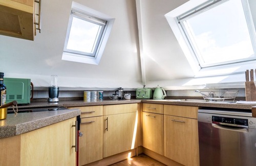 Avening Apartment | Pass the Keys | Tranquil & cosy apartment in centre of Avening