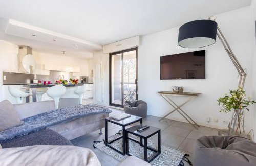 Chamalieres Apartment | Passerelle - Appart centre-ville balcon & garage