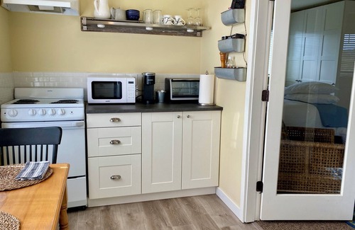 Duncan Apartment | Pastoral, Minutes to town, trails and wineries and a hot tub!