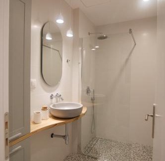 Kypseli Apartment | Patio Apartment near metro & Acropolis