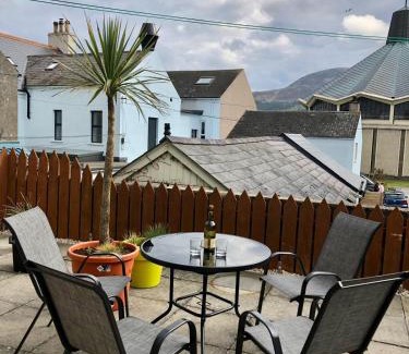 Newcastle Apartment | Patio Bliss!