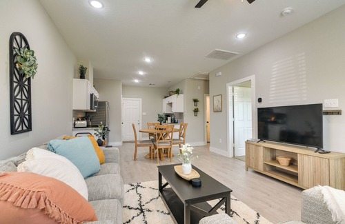 Northeast Houston Apartment | Patio & Fenced Yard: Home Close to Dtwn Houston!