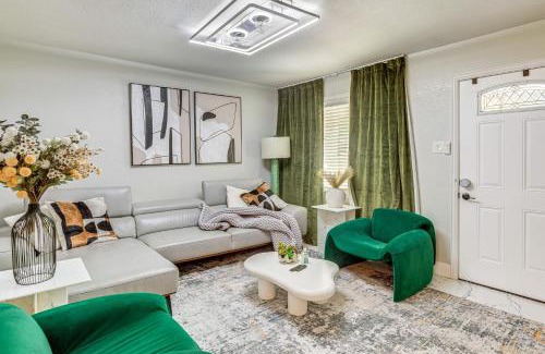 West Arlington House | Patio, Grill and Gym! Home 3 Mi to Lake Arlington