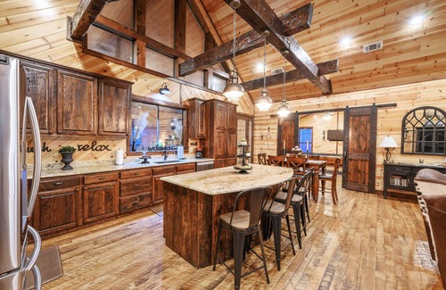 Broken Bow Cabin | Patio in the Pines offers all of the luxuries in an absolutely stunning vacation cabin. One of the outstanding features is a HUGE 1,200 square foot covered outdoor living space with soaring ceilings, adorned with a wine barrel chandelier.