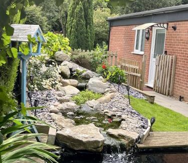 King's Lynn Apartment | Patio lodge with forest access close to beaches
