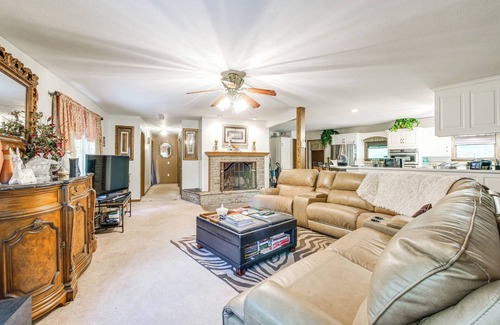 Fresno House | Patio & Nature Views: Fresno Getaway!