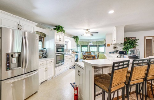 Fresno House | Patio & Nature Views: Fresno Getaway!