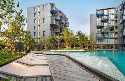 Patong Apartment | Patong rooftop Pool luxury Condo with Bathtub and sofa bed big balcony