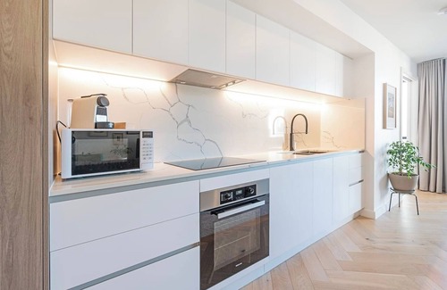 Hobart Central Business District Apartment | Patrick Calm Easy Living near Dining and Hobart CBD