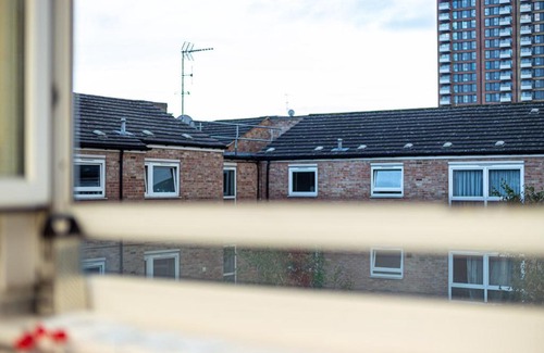 Bromley North House | PATRICK CONNOLLY GARDENS - DELUXE GUEST ROOM 1
