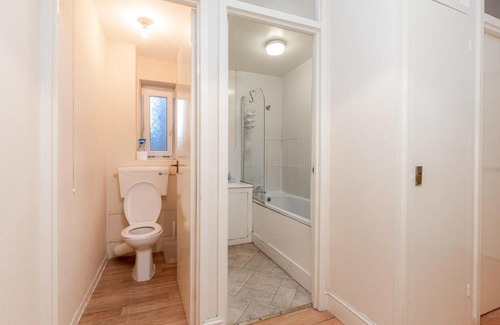 Bromley North House | PATRICK CONNOLLY GARDENS - DELUXE GUEST ROOM 1