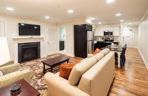 Williamsburg Condo | Patrick Henry Square, Williamsburg, 2 Bedroom Suite