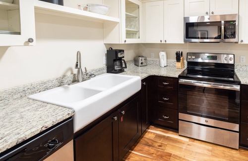 Williamsburg Condo | Patrick Henry Square, Williamsburg, 2 Bedroom Suite