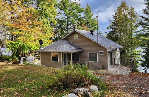 Lanark Highlands Cottage | Patterson Lake - Lakeview Cottage - Waterfront! W Hot Tub!