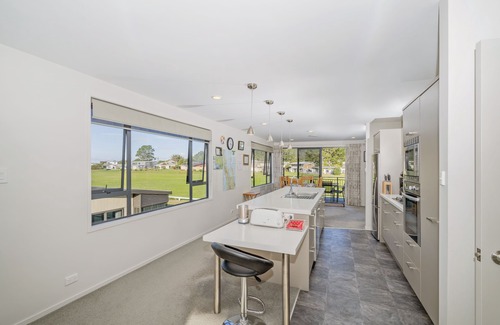 Pauanui Cottage | Pauanui Hangar Retreat - Pauanui Holiday Home
