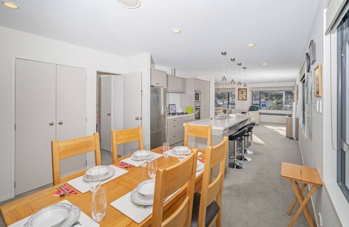Pauanui Cottage | Pauanui Hangar Retreat - Pauanui Holiday Home