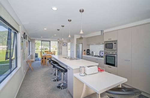 Pauanui Cottage | Pauanui Hangar Retreat - Pauanui Holiday Home