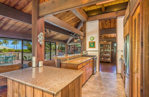 Hanalei House | "Paulele Beach House" Perfect Hanalei location & great views