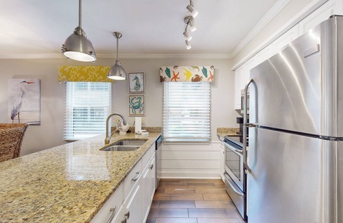 Pawleys Island House | Pawleys Island 1st Floor Condo in Serene Golf Course Community, Near Beach