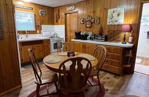 Payson Cabin | Payson cabin with huge fireplace