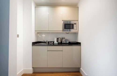 Notting Dale Apartment | PBC | Modern Studio Apartment in Bayswater (LS11)