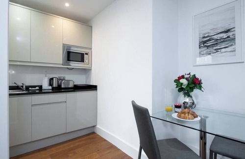 Notting Dale Apartment | PBC | Modern Studio Apartment in Bayswater (LS11)