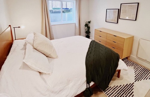 Ladd's Addition Apartment | PDX Pad On Clinton: Stones throw to restaurants, bars and shops on Division