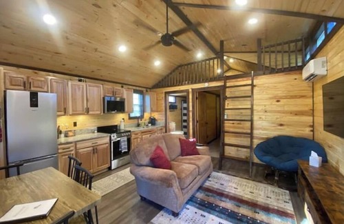 Ashdown Cabin | Peace & Quiet, near town but in a country/farm setting