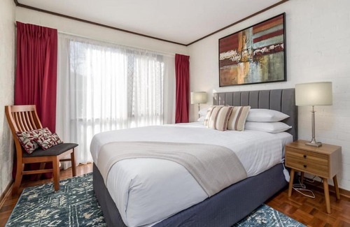 Braddon Apartment | Peaceful 1-Bed by City Centre with Secure Parking