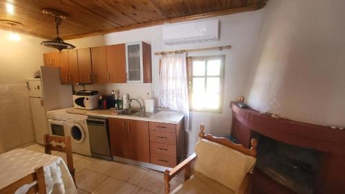 Agia Triada House | Peaceful 2-bedroom house 800m from beach