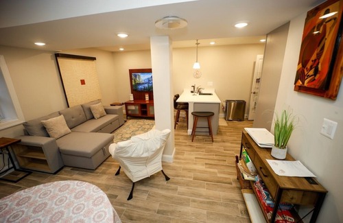 Northwest Apartment | Peaceful 2BR/2BA Retreat Near Downtown DC. Sleeps 5. Walk to bus stop or Metro.