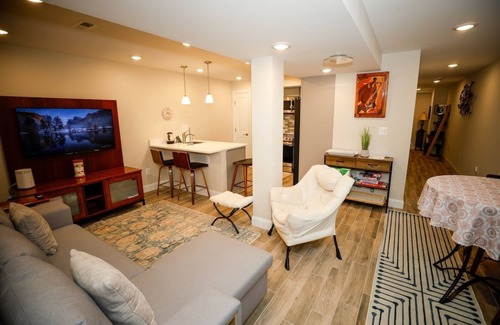 Northwest Apartment | Peaceful 2BR/2BA Retreat Near Downtown DC. Sleeps 5. Walk to bus stop or Metro.